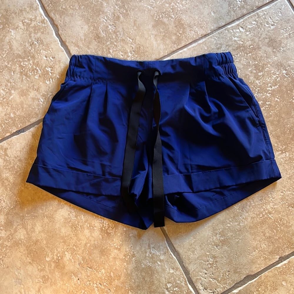 Lululemon size 6 shorts navy
